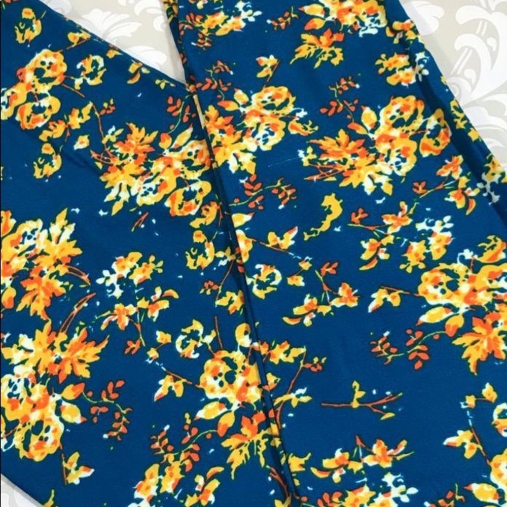 NWOT‼️ Lularoe TC leggings super soft!!